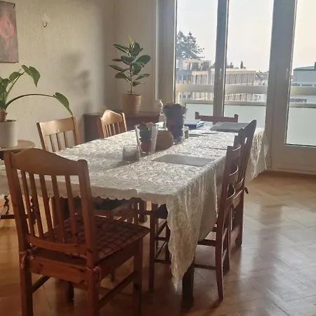 A Louer Centre Проживання в сім'ї